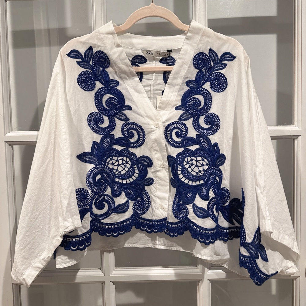 💙💙ZARA💙💙 DOLMAN SLEEVE V-NECK BUTTON DOWN EMBROIDERED TOP